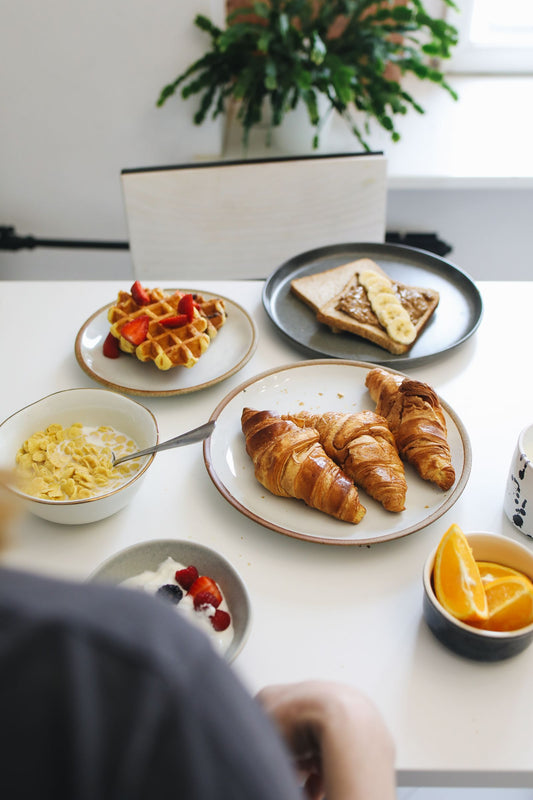 Desayuno sorpresa con waffles y fresas