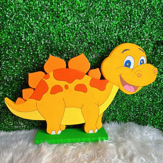 Figura de dinosaurio en foami hecha a mano